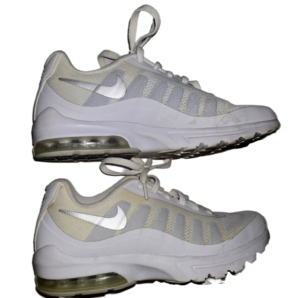 Nike Womens Air Max Invigor Running Shoe Ladies Size 8 - White - Picture 5 of 9
